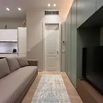De Angeli\'S Suite